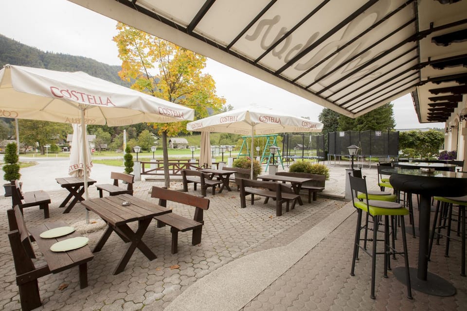 Lounge or bar, Alcoholic drinks, Non alcoholic drinks