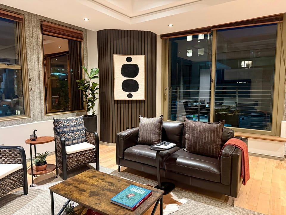 Living room, Seating area