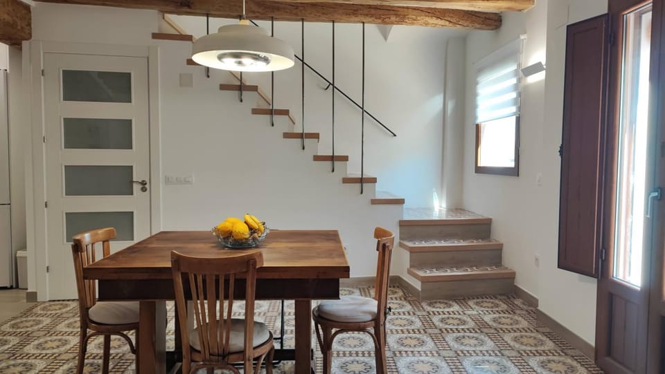 Seating area, Dining area