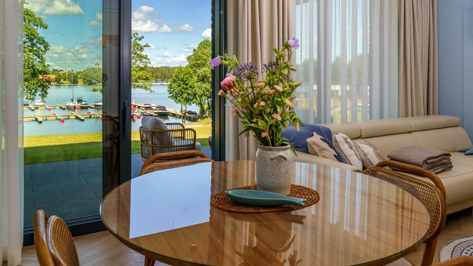 Living room, Lake view