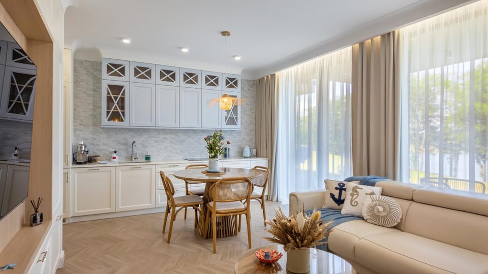 Living room, Lake view, oven