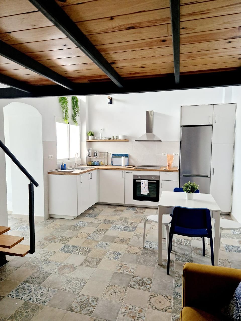 Kitchen or kitchenette, Dining area, oven, stove, toaster