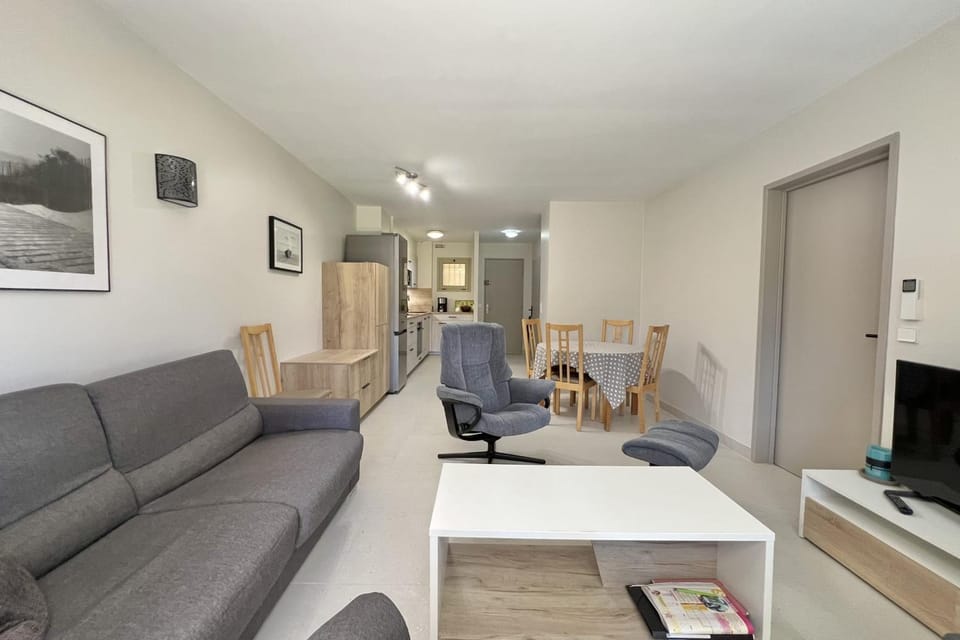 Apartment with pool near the sea Apartment in Antibes