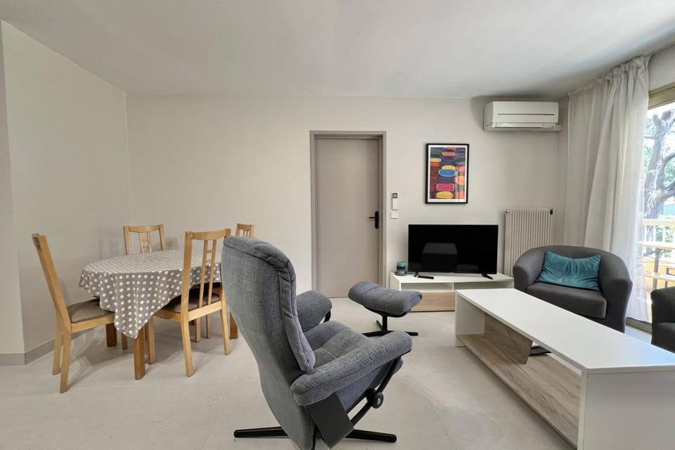 Apartment with pool near the sea Apartment in Antibes