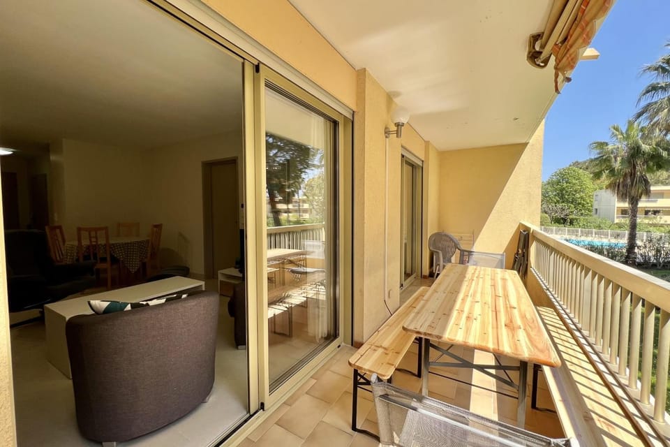 Apartment with pool near the sea Apartment in Antibes