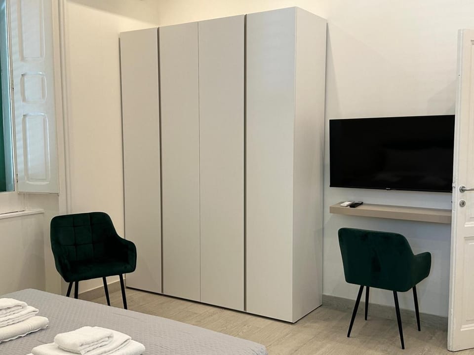 TV and multimedia, Bedroom, wardrobe
