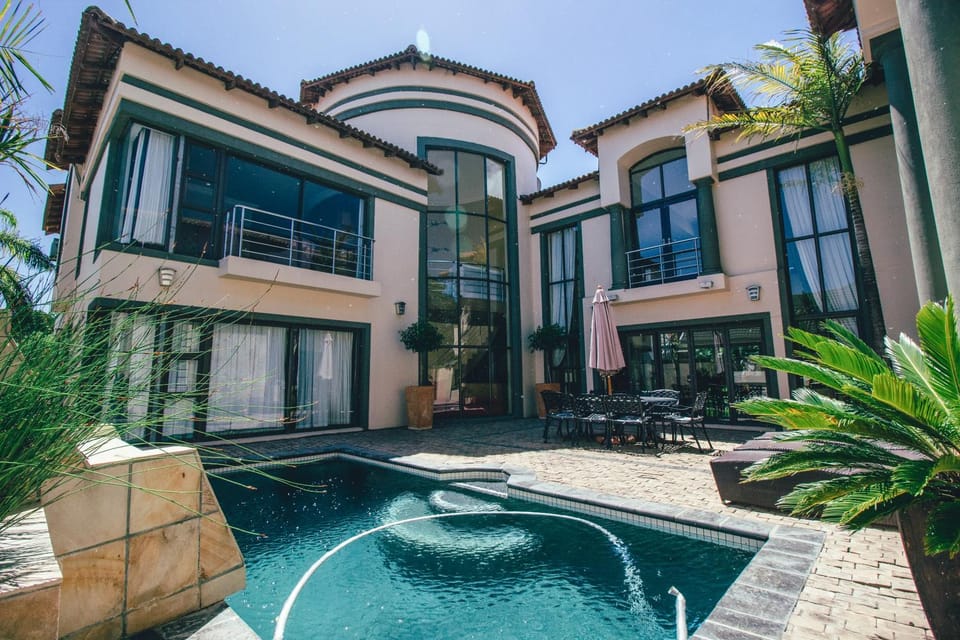 Property building, Balcony/Terrace, Swimming pool, Swimming pool