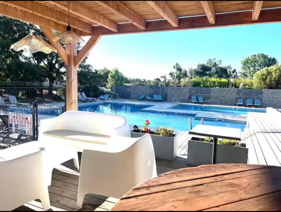 Appartement dans résidence 3 étoiles Apartment in Porto-Vecchio