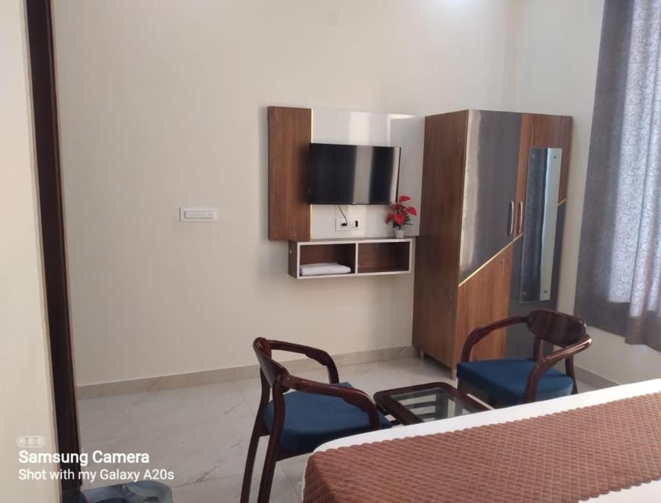 HOTEL E LISTA - Premium Rooms With Super Hygiene By SKY Hotels & Homestays Hotel in Punjab, India