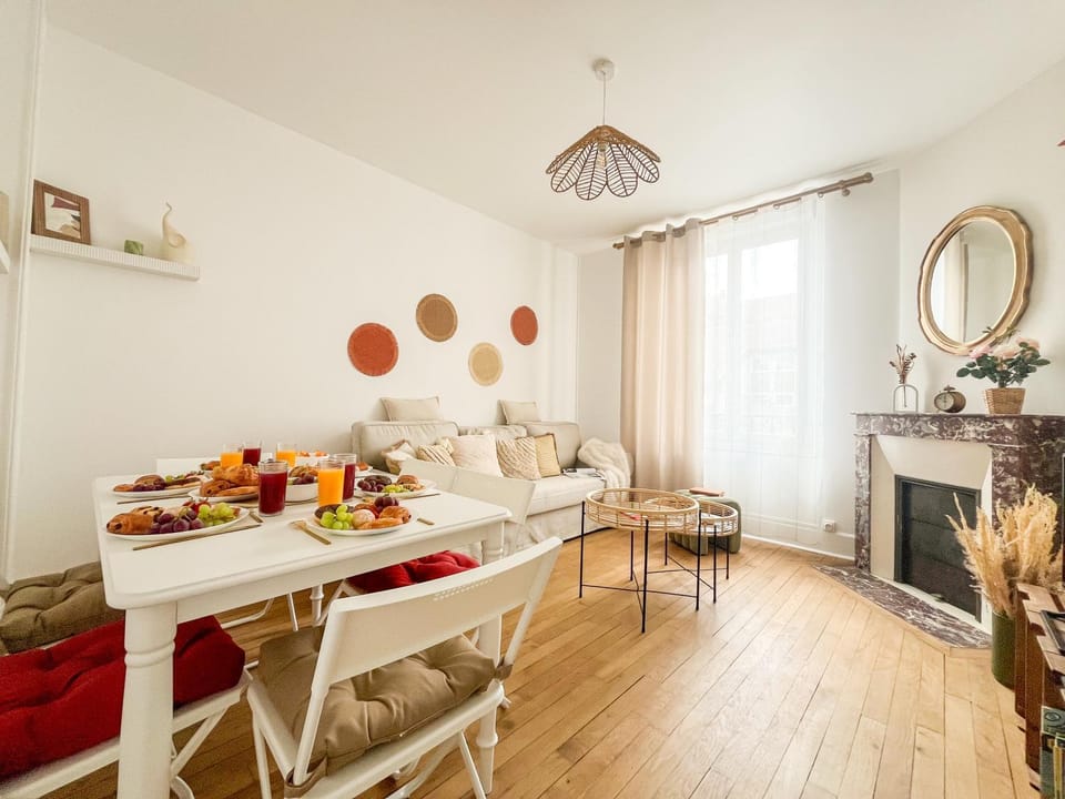 Living room, Dining area