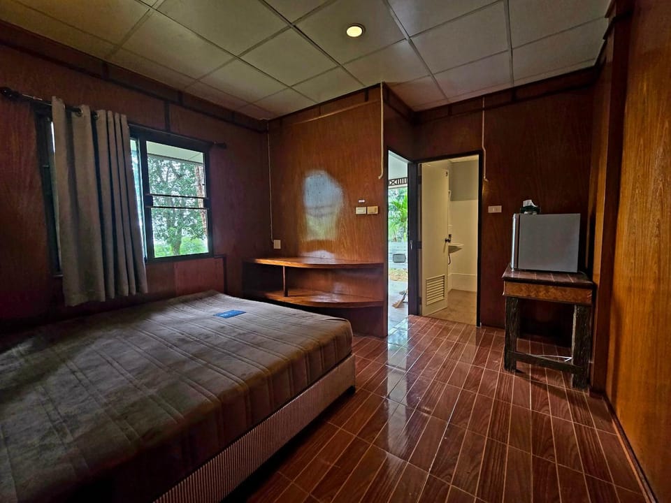 Hillhouse bungalow Nature lodge in Koh Chang Tai
