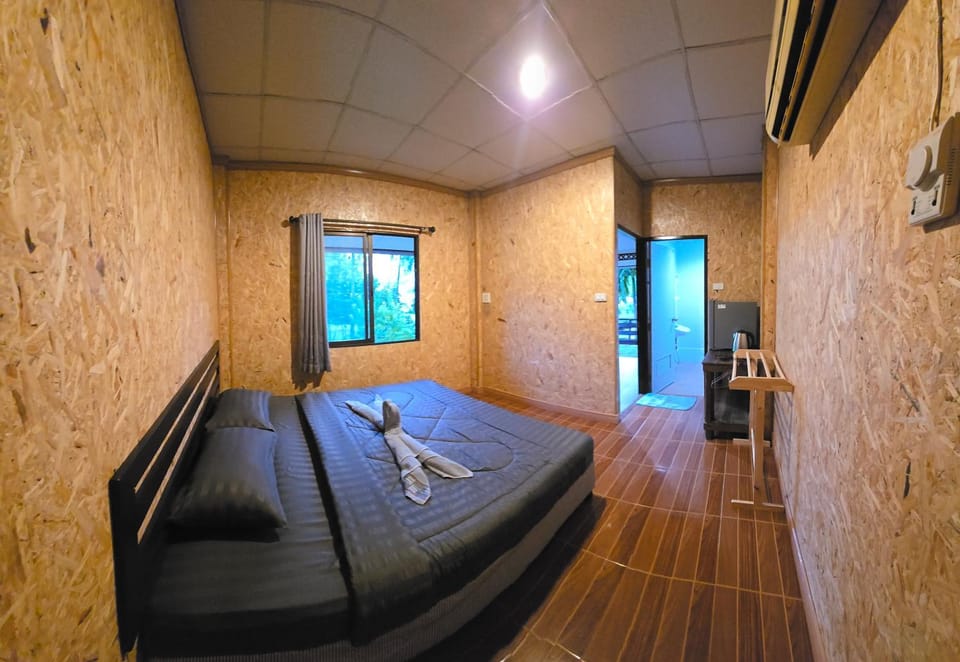 Hillhouse bungalow Nature lodge in Koh Chang Tai