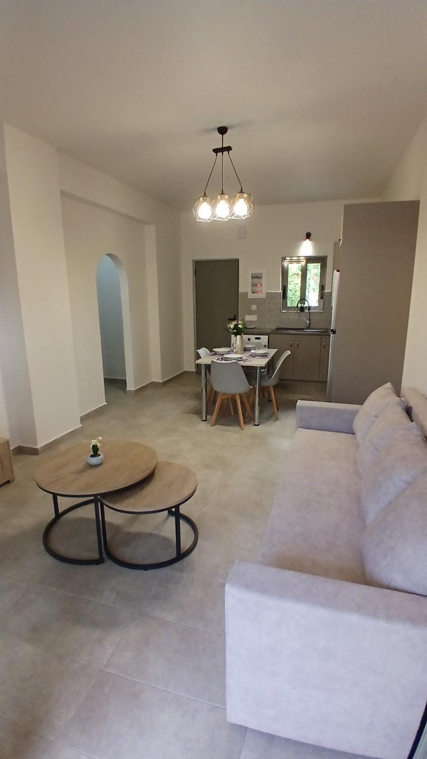 Kitchen or kitchenette, Seating area