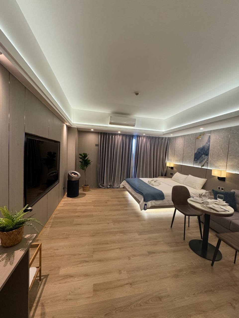 Photo of the whole room
