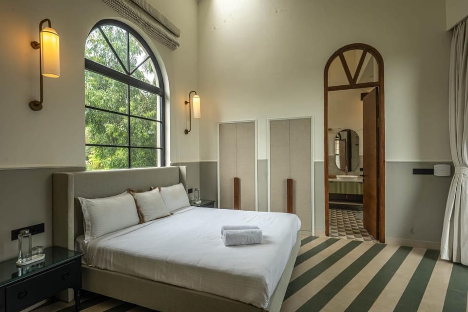 Property building, Bed, Photo of the whole room, Bedroom, towels, wardrobe
