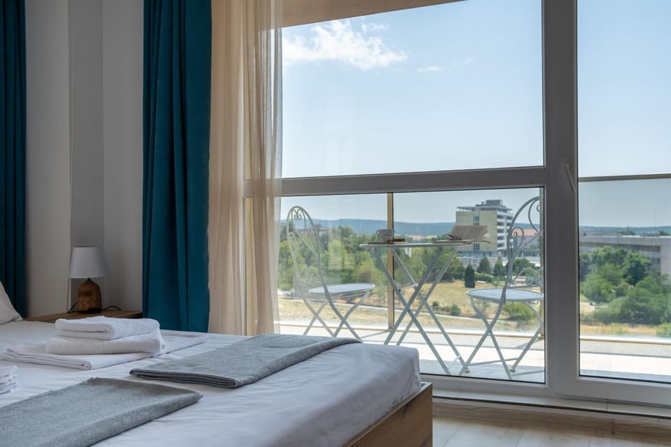 Bed, View (from property/room), Balcony/Terrace, Bedroom