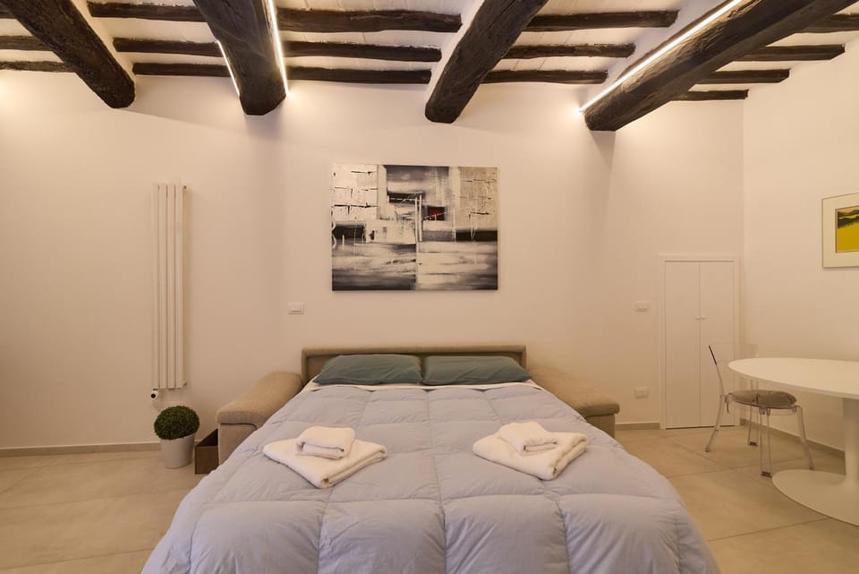 Bed, Photo of the whole room, Bedroom, towels