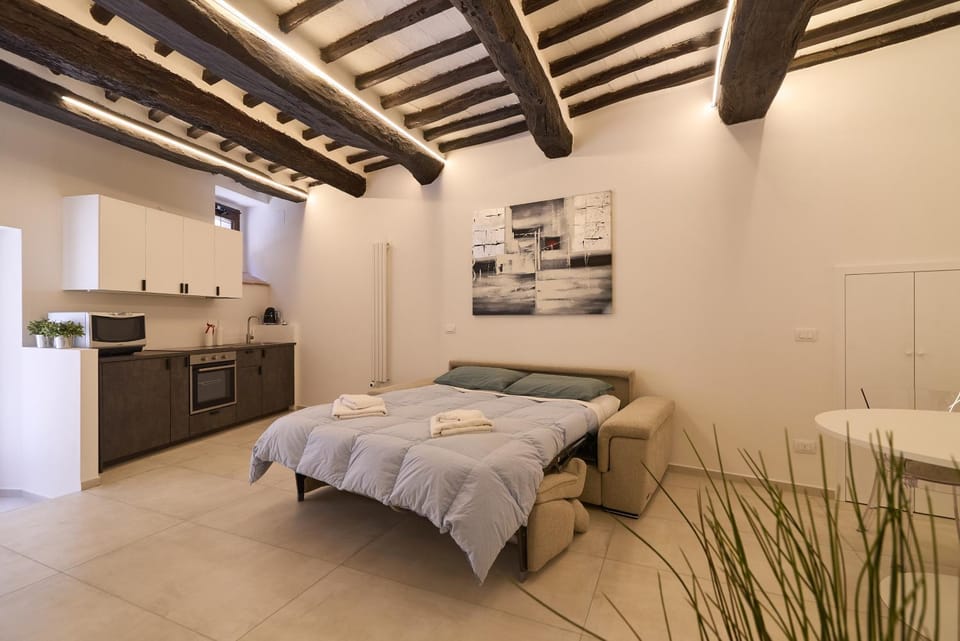 Bed, Kitchen or kitchenette, Photo of the whole room, Bedroom, towels