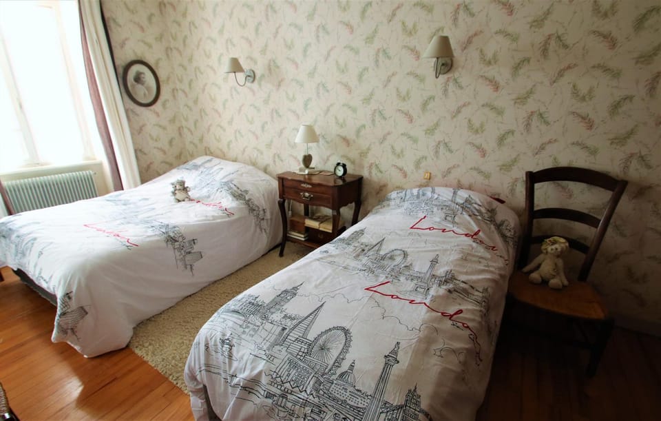 Bed, Photo of the whole room