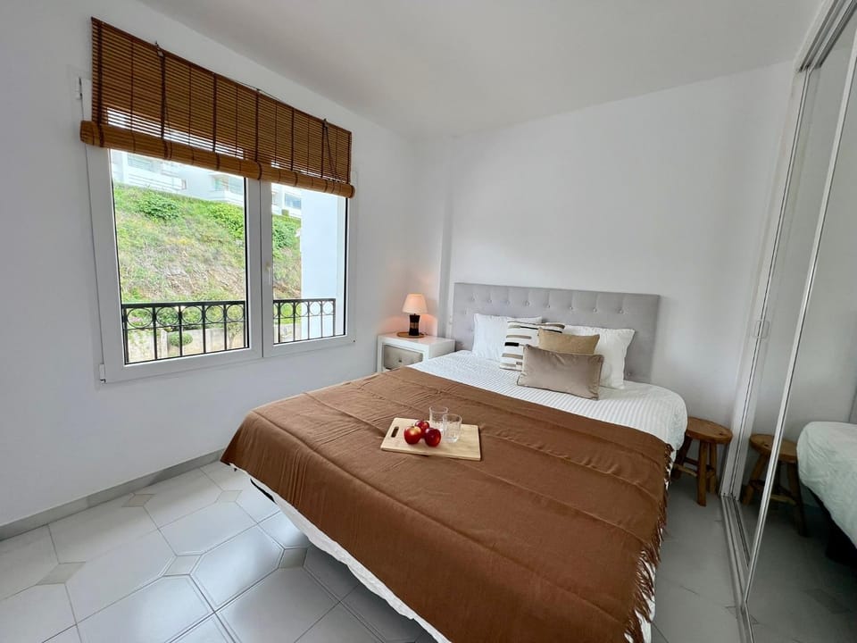 Photo of the whole room, Bedroom, towels