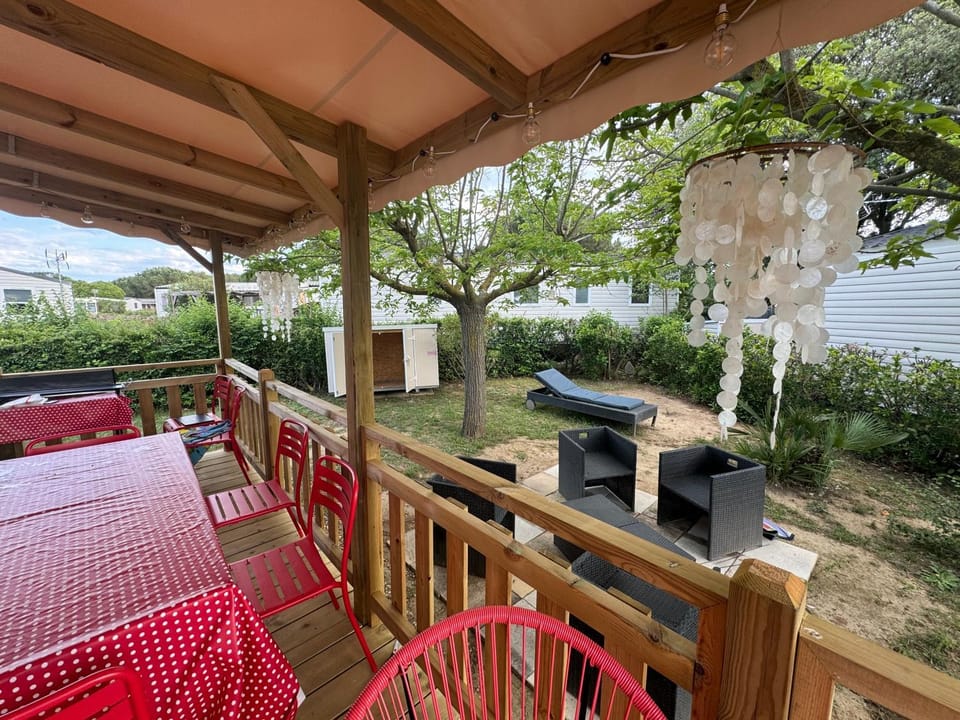 Bungalow 341, 6 à 8 pers, wifi, jardin, terrasse, Camping Siblu 4 étoiles le Lac des Rêves House in Lattes