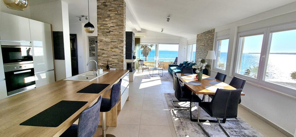 Kitchen or kitchenette, Living room, oven, stove