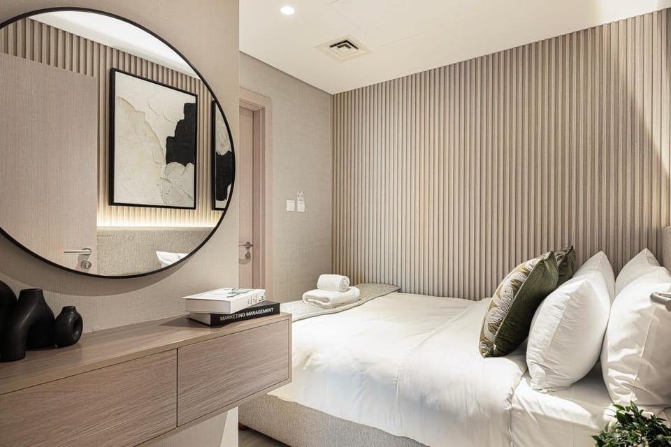 Bed, Bedroom, towels