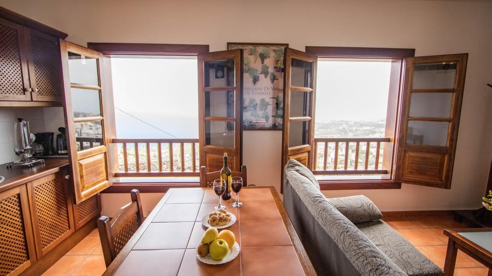 Kitchen or kitchenette, Seating area