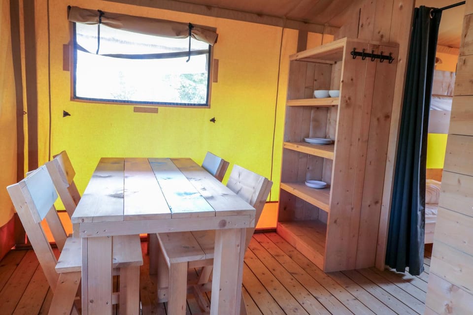 Glamping De Zuidvliet Nr 15 Luxury tent in Wolphaartsdijk