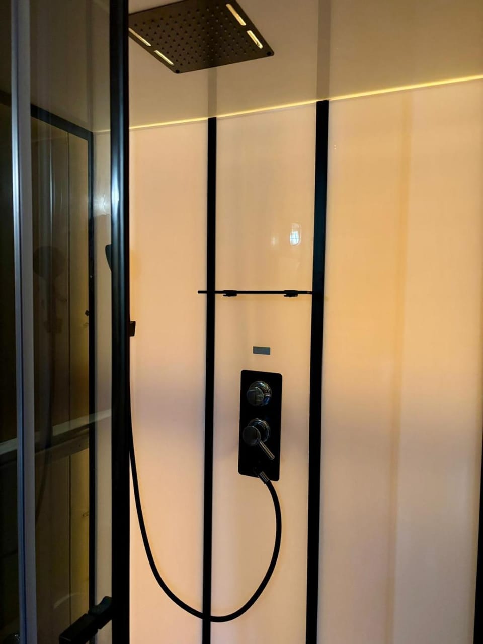 Glamping De Zuidvliet Nr 15 Luxury tent in Wolphaartsdijk