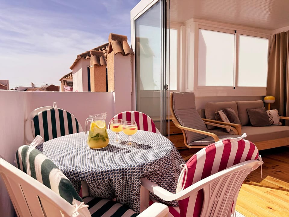 Balcony/Terrace, Living room, Quiet street view