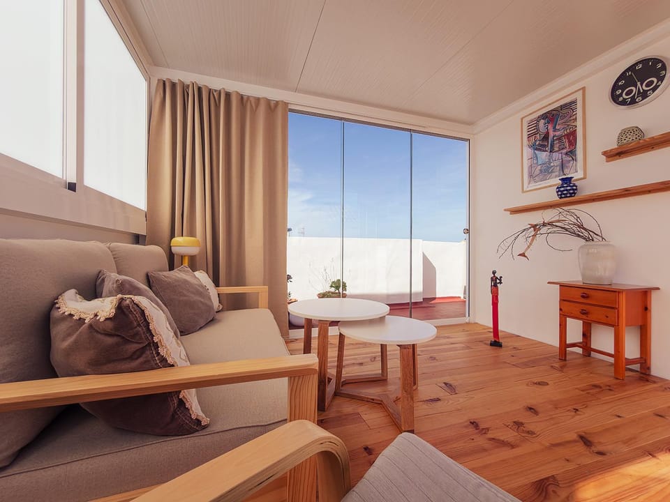 Balcony/Terrace, Living room, Quiet street view