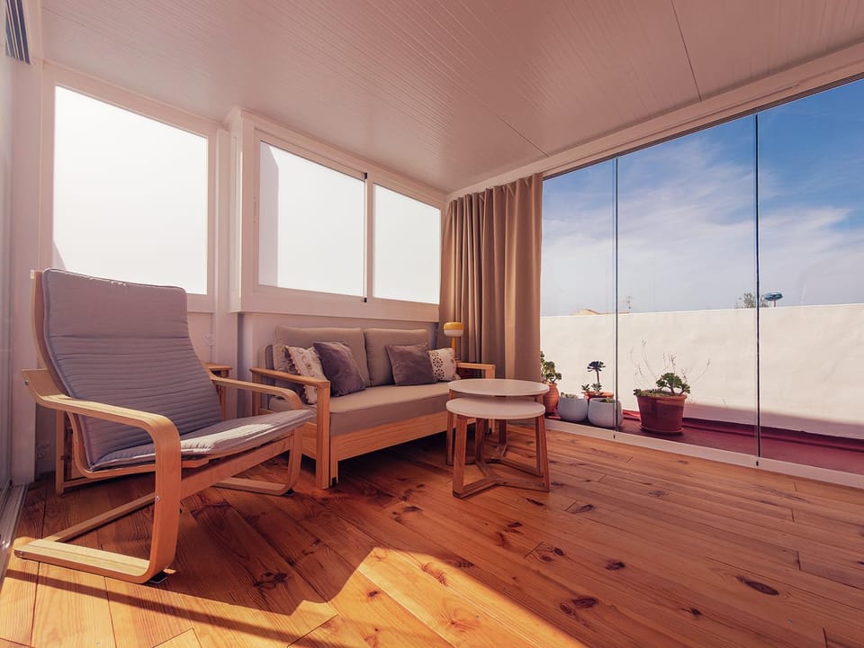 Balcony/Terrace, Living room, Quiet street view