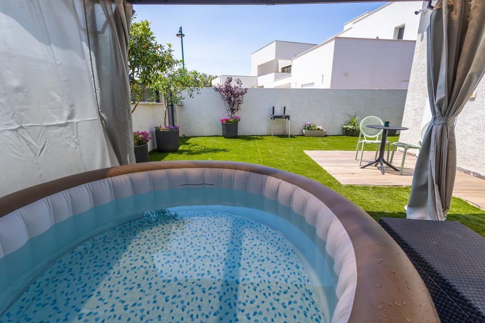Patio, Garden, Hot Tub