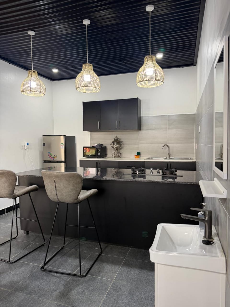 Kitchen or kitchenette, Dining area