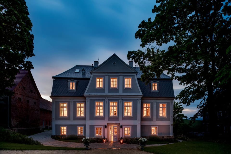 Property building, Facade/entrance, Garden, Balcony/Terrace, Garden view