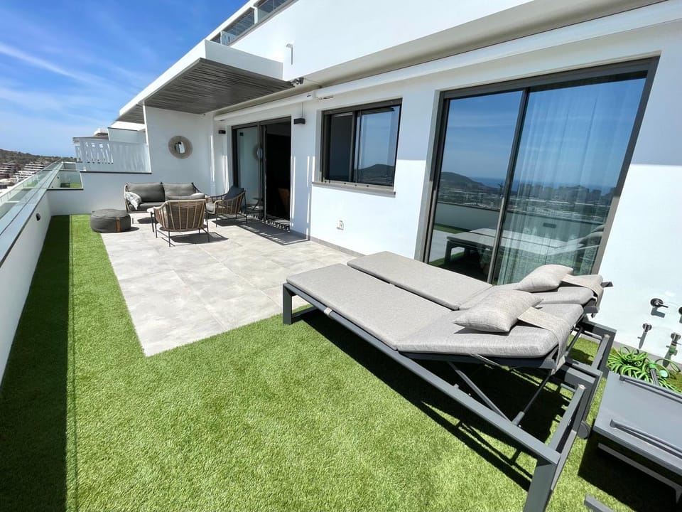 Property building, Patio, Balcony/Terrace, Seating area, sunbed