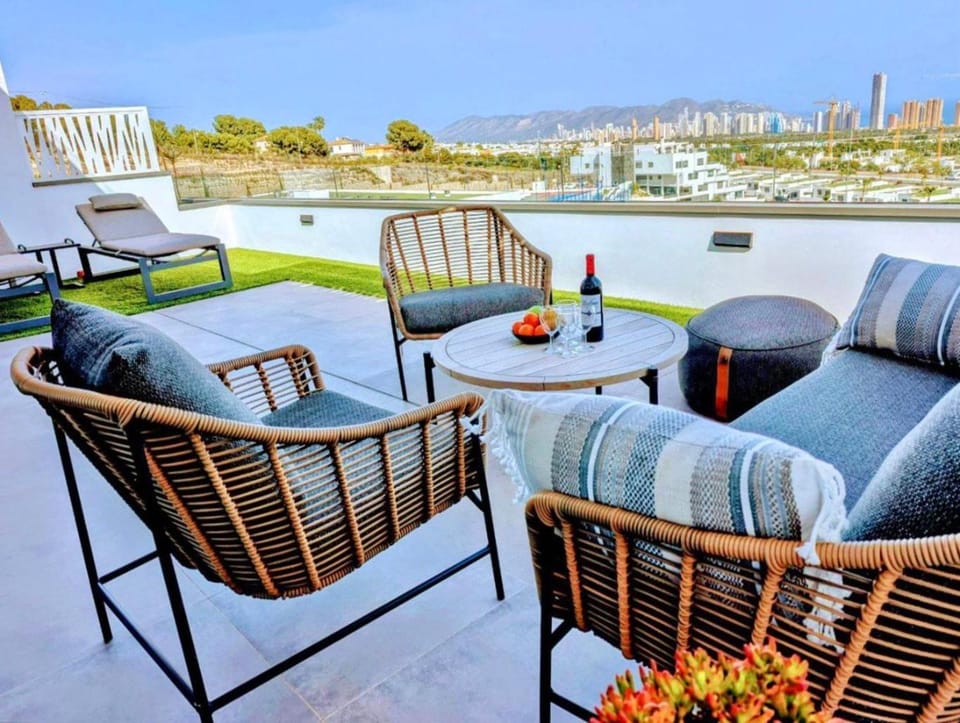 Balcony/Terrace, Dining area, City view