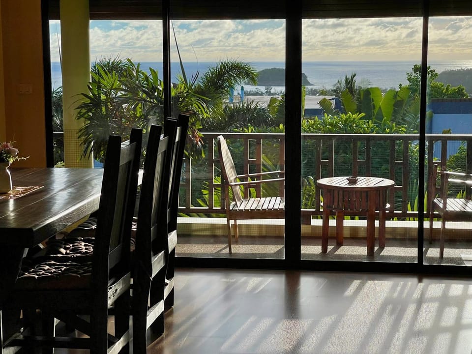 View (from property/room), Balcony/Terrace, Seating area, Dining area, Sea view