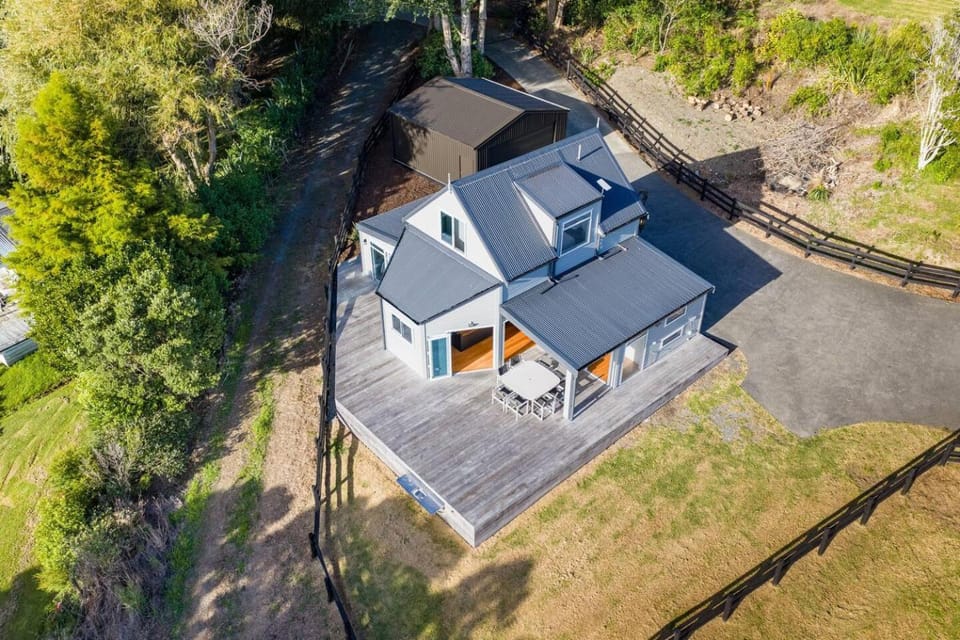 Reotahi Bolthole House in Auckland Region