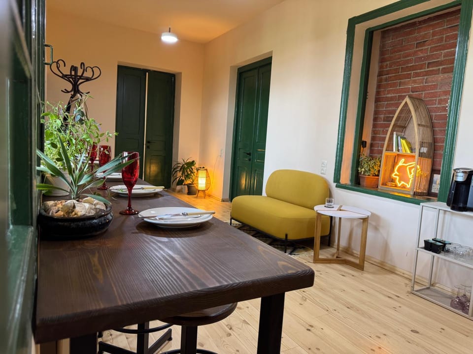 Living room, Seating area, Dining area