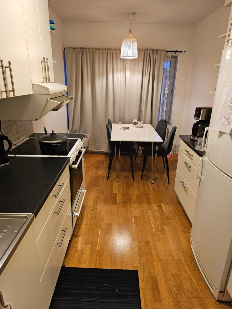 Kitchen or kitchenette, Dining area, dishwasher, minibar, oven, stove