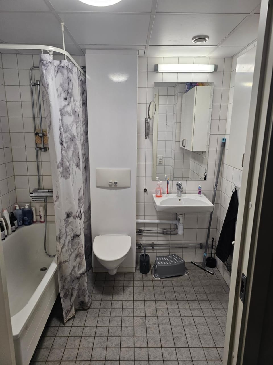 Shower, Toilet, Bathroom, Bath, towels