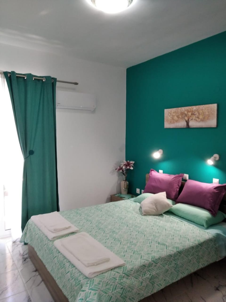 Bed, Bedroom, towels, air conditioner