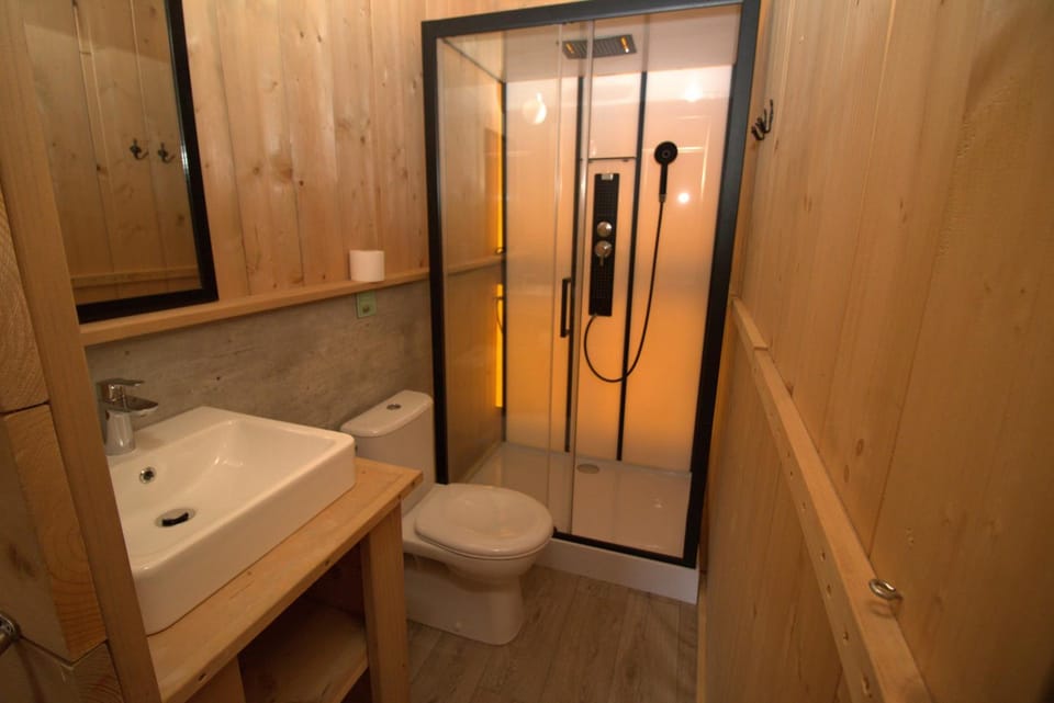 Glamping De Zuidvliet Nr 20 Luxury tent in Wolphaartsdijk