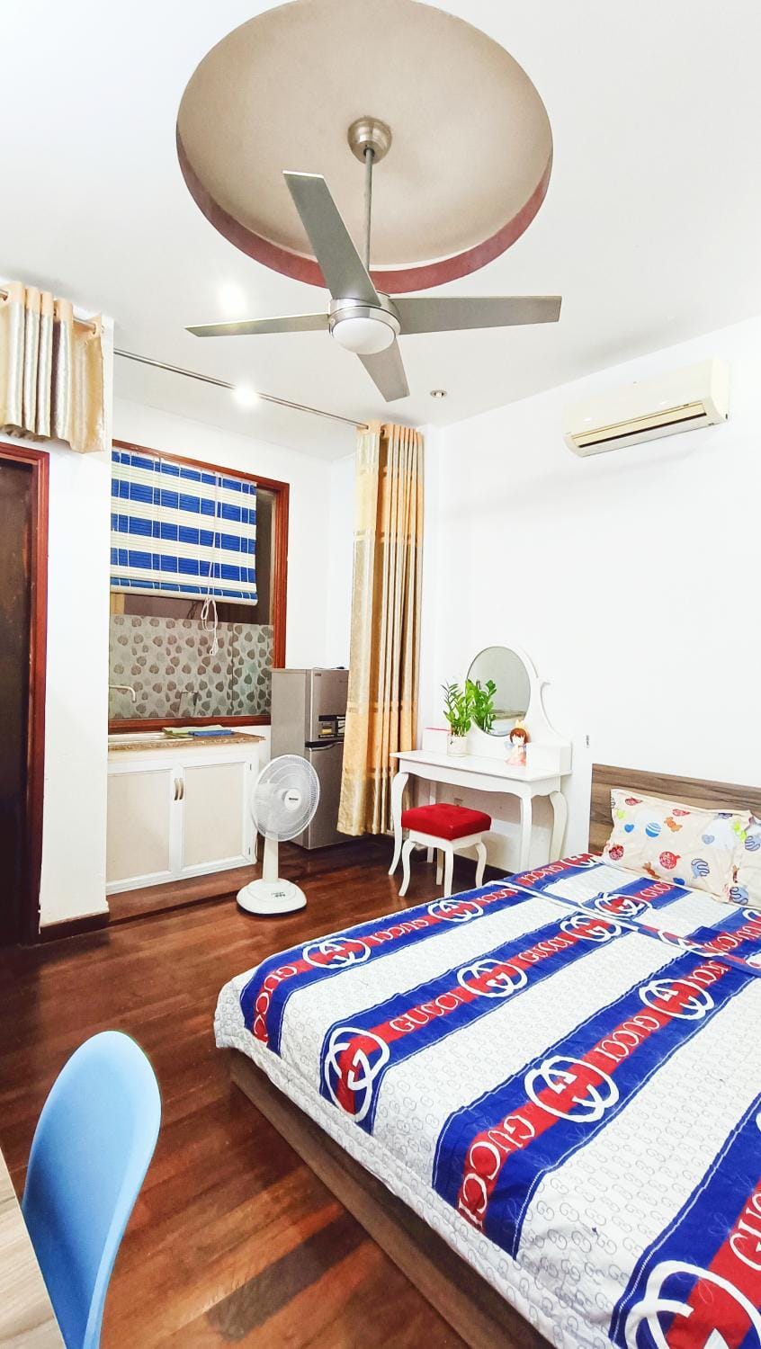 Bed, Photo of the whole room, Seating area, Bedroom, air conditioner