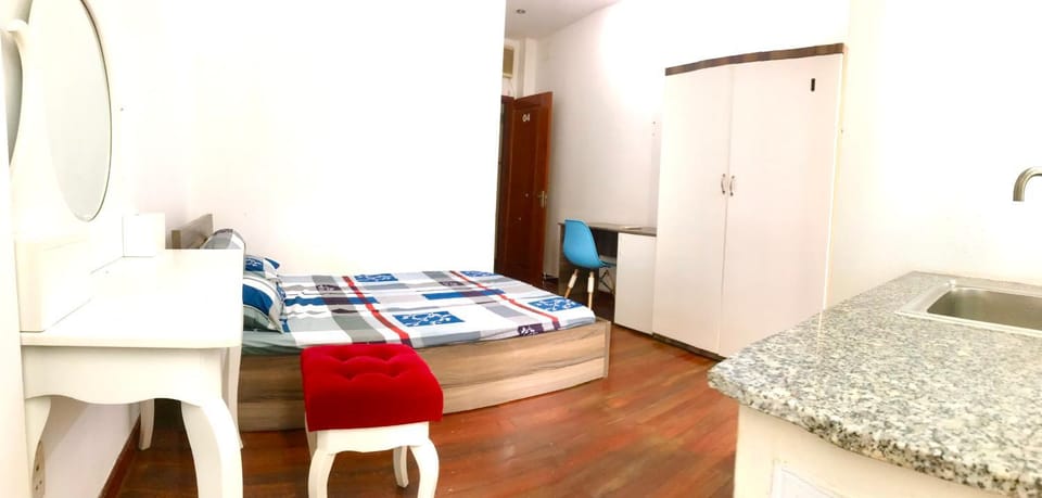 Photo of the whole room, Business facilities