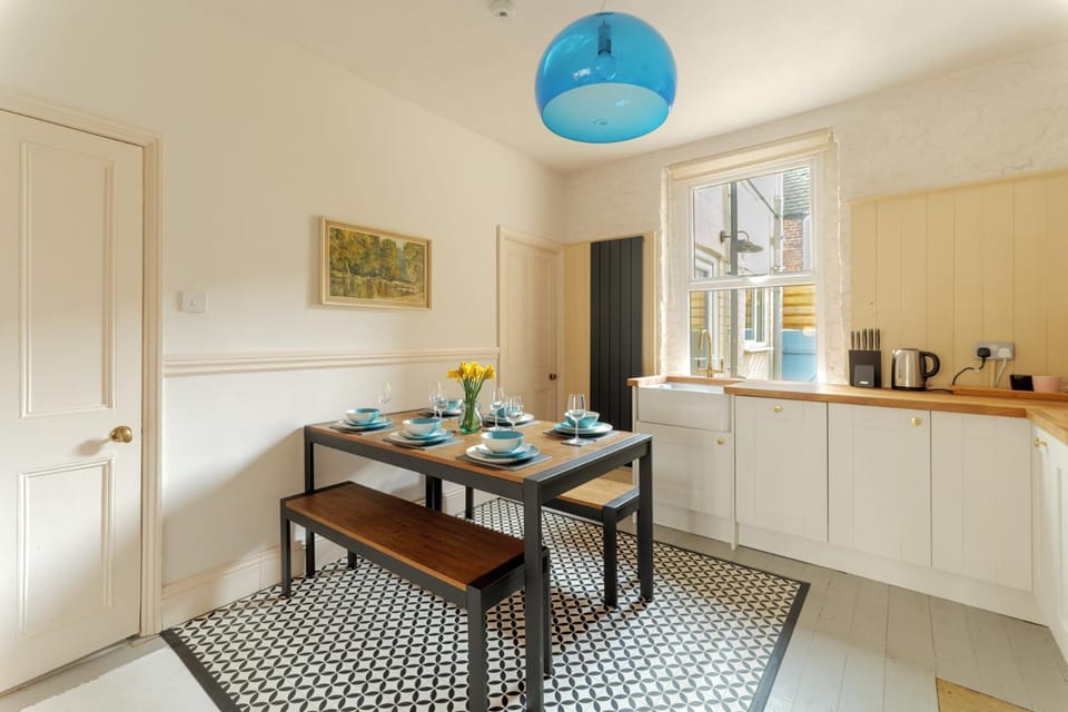 Coffee/tea facilities, Kitchen or kitchenette, Dining area