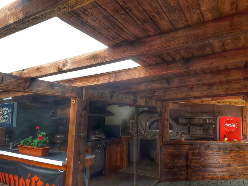 Pensiunea Faast Bed and Breakfast in Prahova, Romania