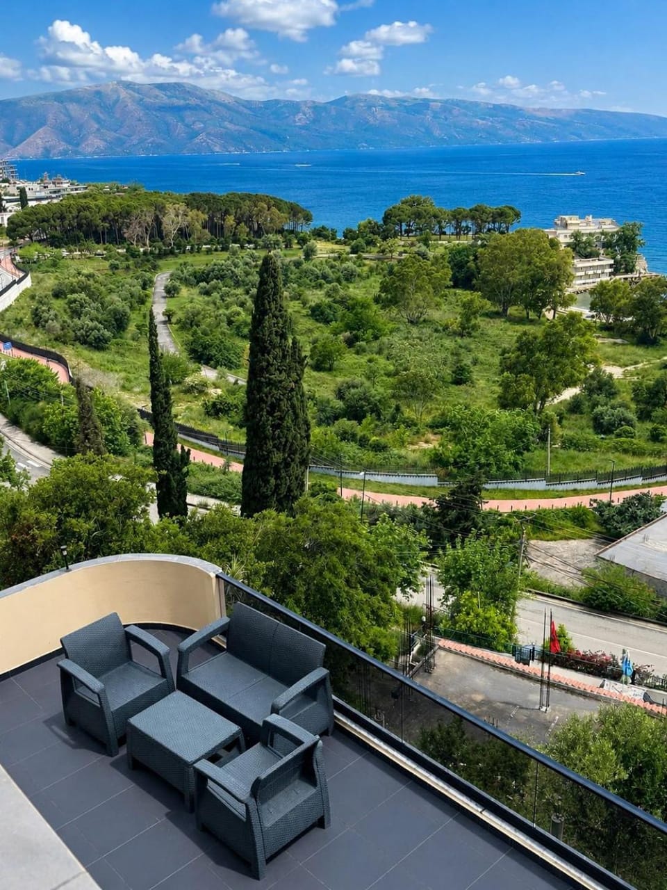 Spring, Day, Natural landscape, Seating area, River view, Sea view